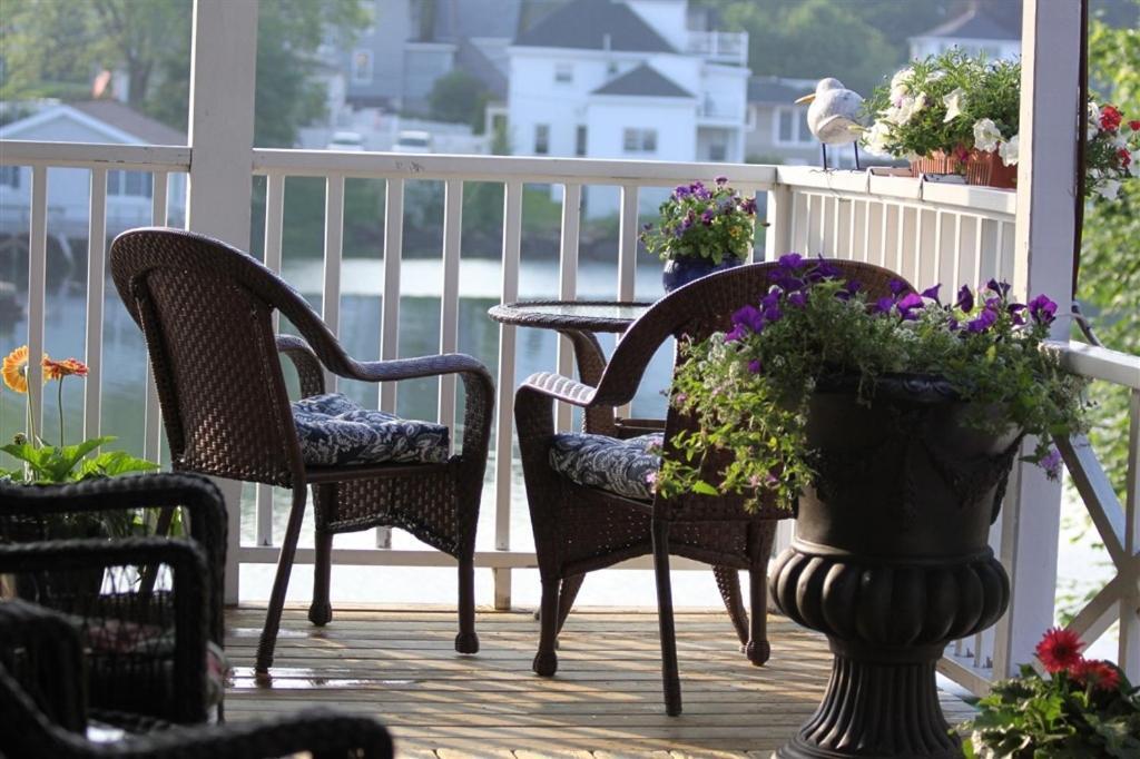 Harbour Towne Inn On The Waterfront Boothbay Harbor Bagian luar foto