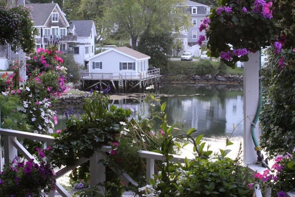 Harbour Towne Inn On The Waterfront Boothbay Harbor Bagian luar foto